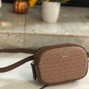 Super cute guess fanny pack